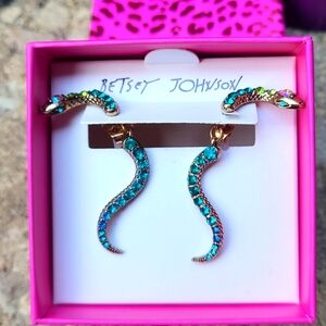 NIB beautiful rhinestone Betsey Johnson snake earrings